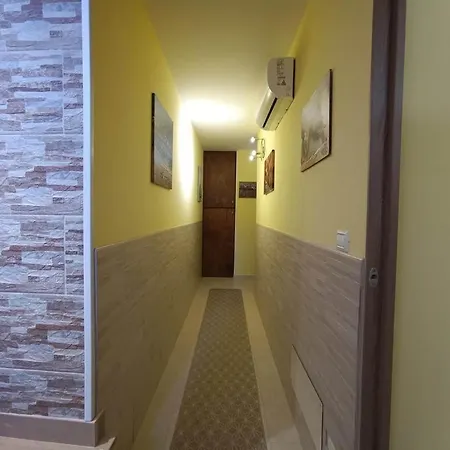 Samantha - アパート *